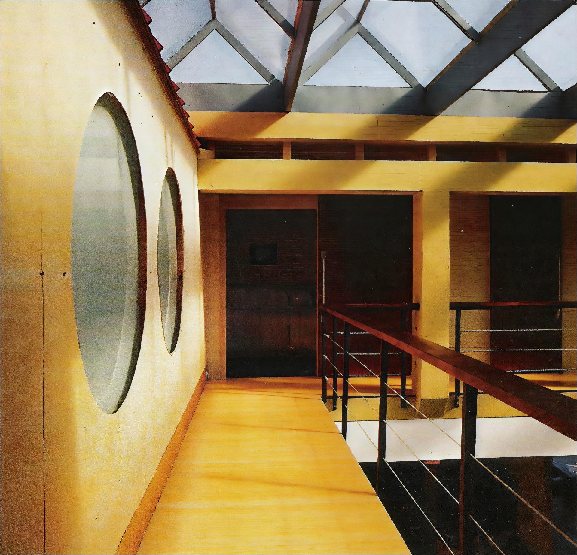 Wrap around gallery